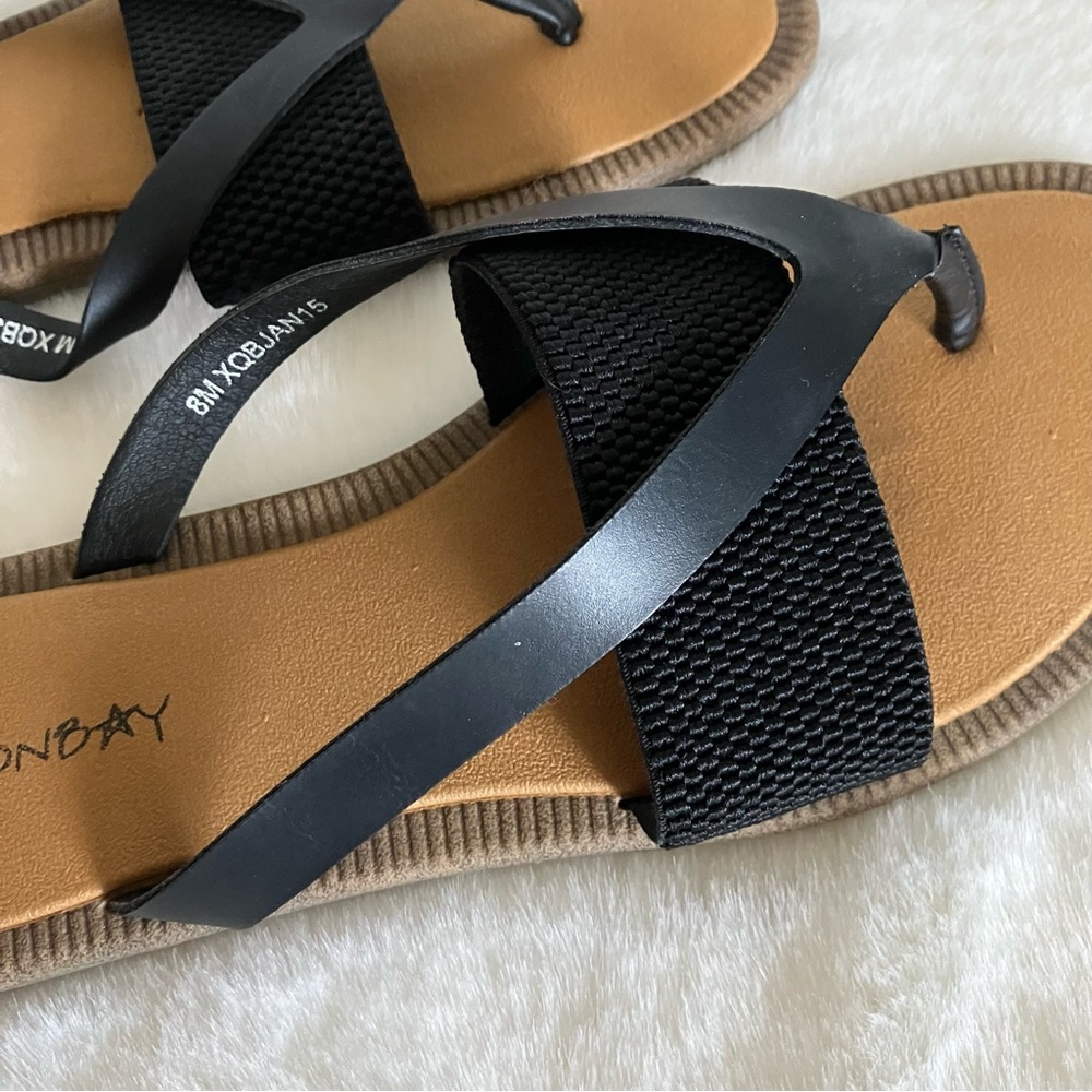 Unionbay Flip Flops - Picture 3 of 6